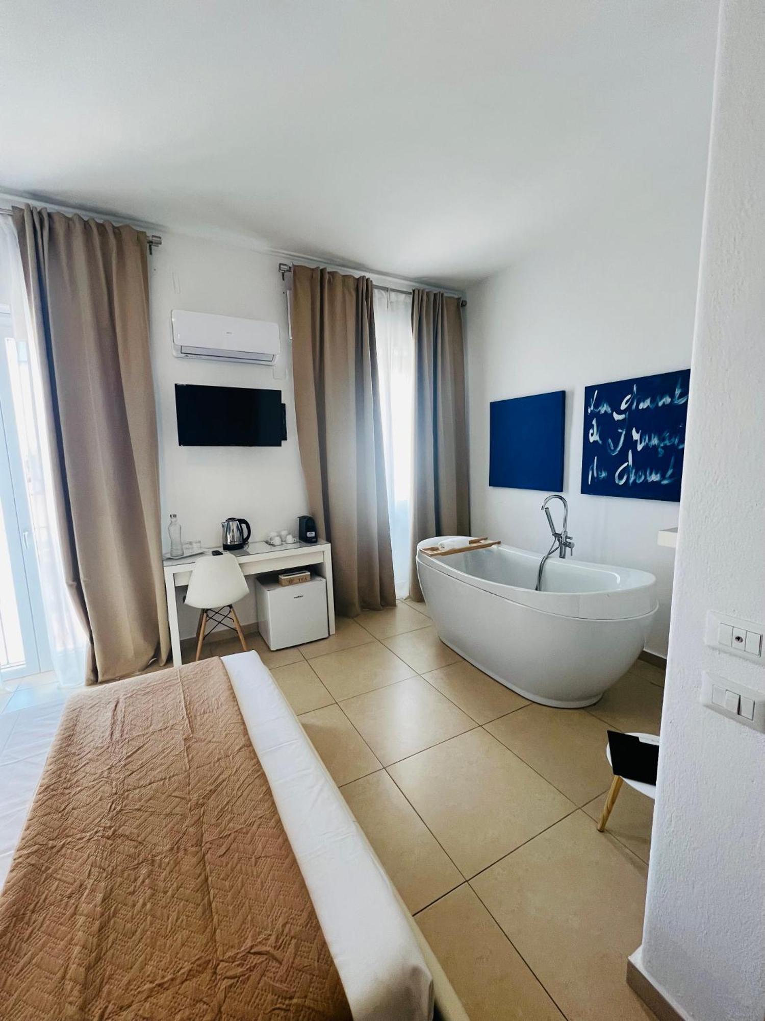Les Chambres De Francoise Guest House Όλμπια Εξωτερικό φωτογραφία