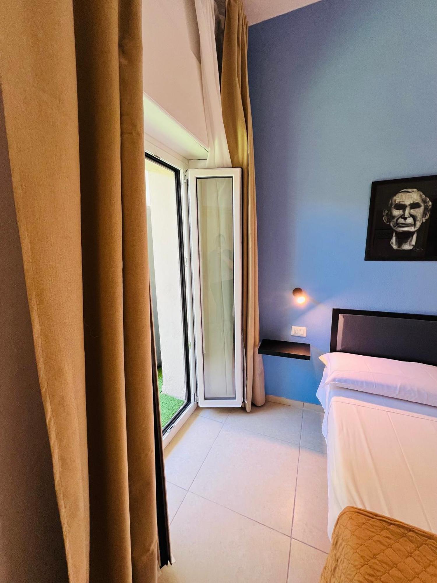Les Chambres De Francoise Guest House Όλμπια Εξωτερικό φωτογραφία