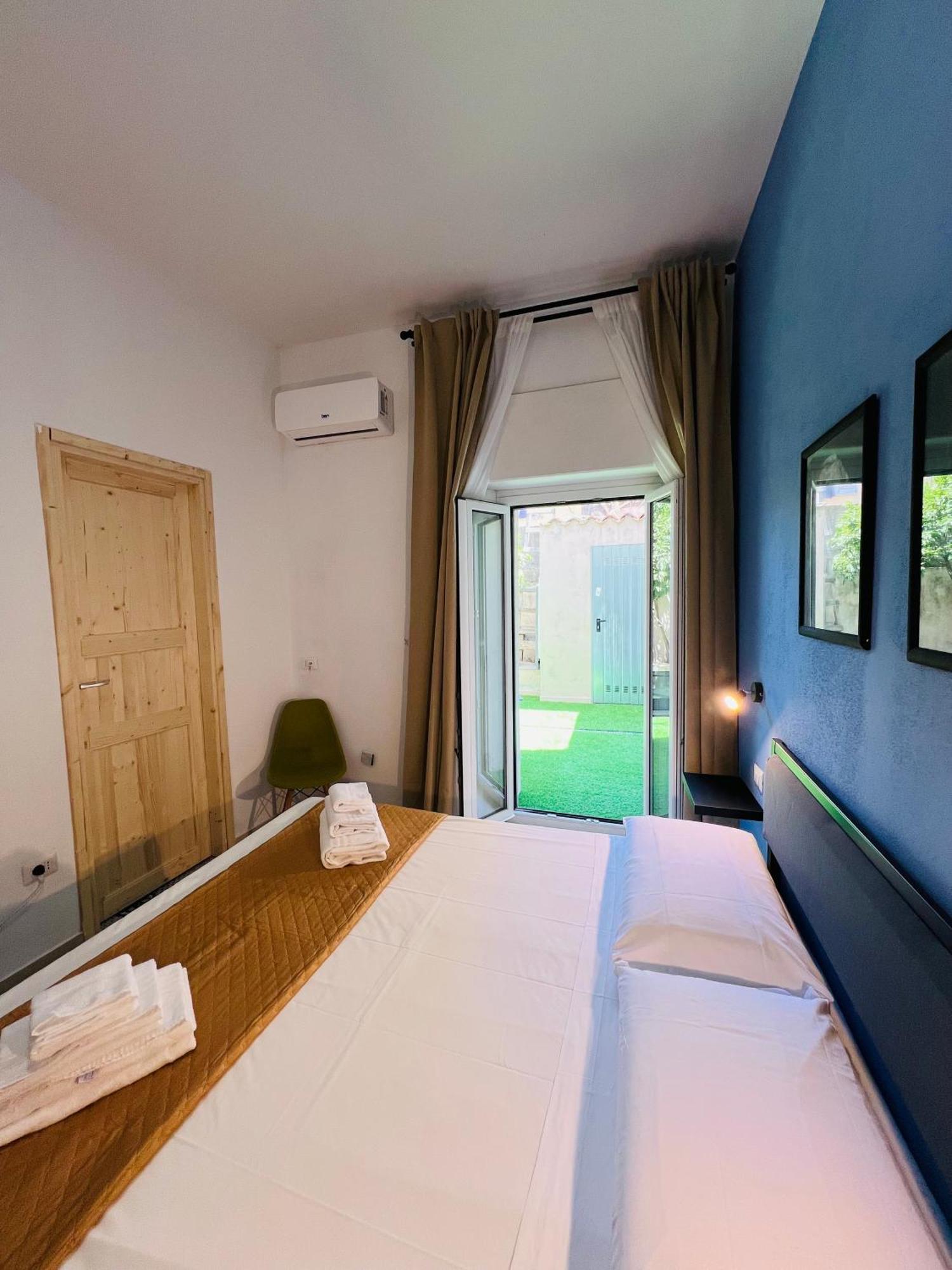 Les Chambres De Francoise Guest House Όλμπια Εξωτερικό φωτογραφία